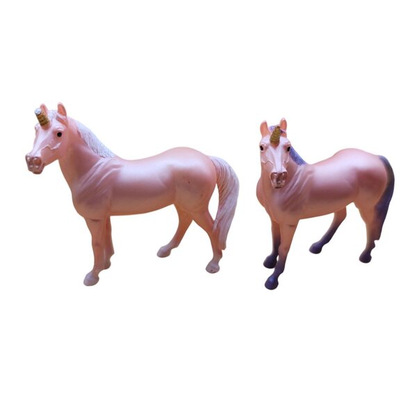 Breyer Magic Wooden Horse Carrier and 2 Unicorns Purple Pink Jj3642 - Picture 3 of 7